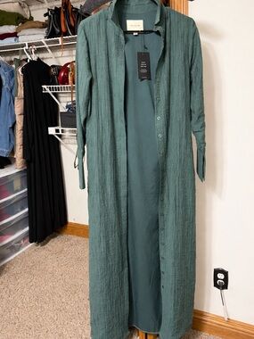 Veiled Collection Long Textured Button-down dress - Green NEW!